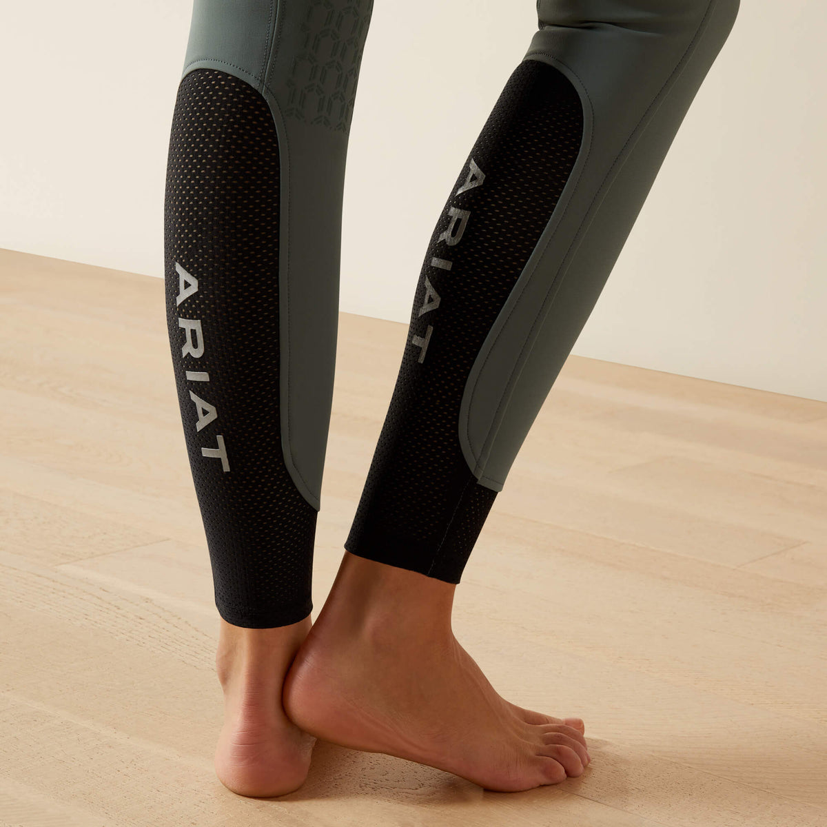 Tri Factor Vivacity Heat Half Grip Breech - US 8310